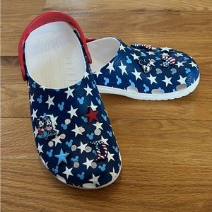 Disney Crocs M9/W11